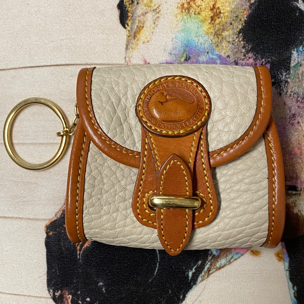 NWOT Dooney & Bourke Bone Leather Style Coin Purse w/Keychain
NWOT